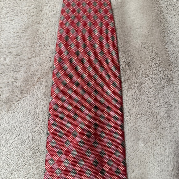 Armani Collezioni Red and Gray Patterned Tie - Picture 4 of 4